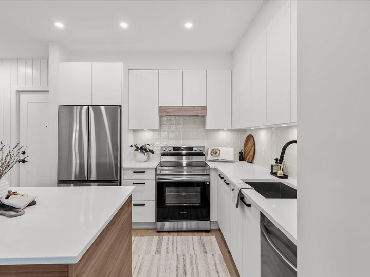 Property Photo: 33920 Best Avenue 105 BC V2V 0L9