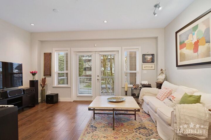 Property Photo:  1321 Fir Street 2  BC V4B 4B3 