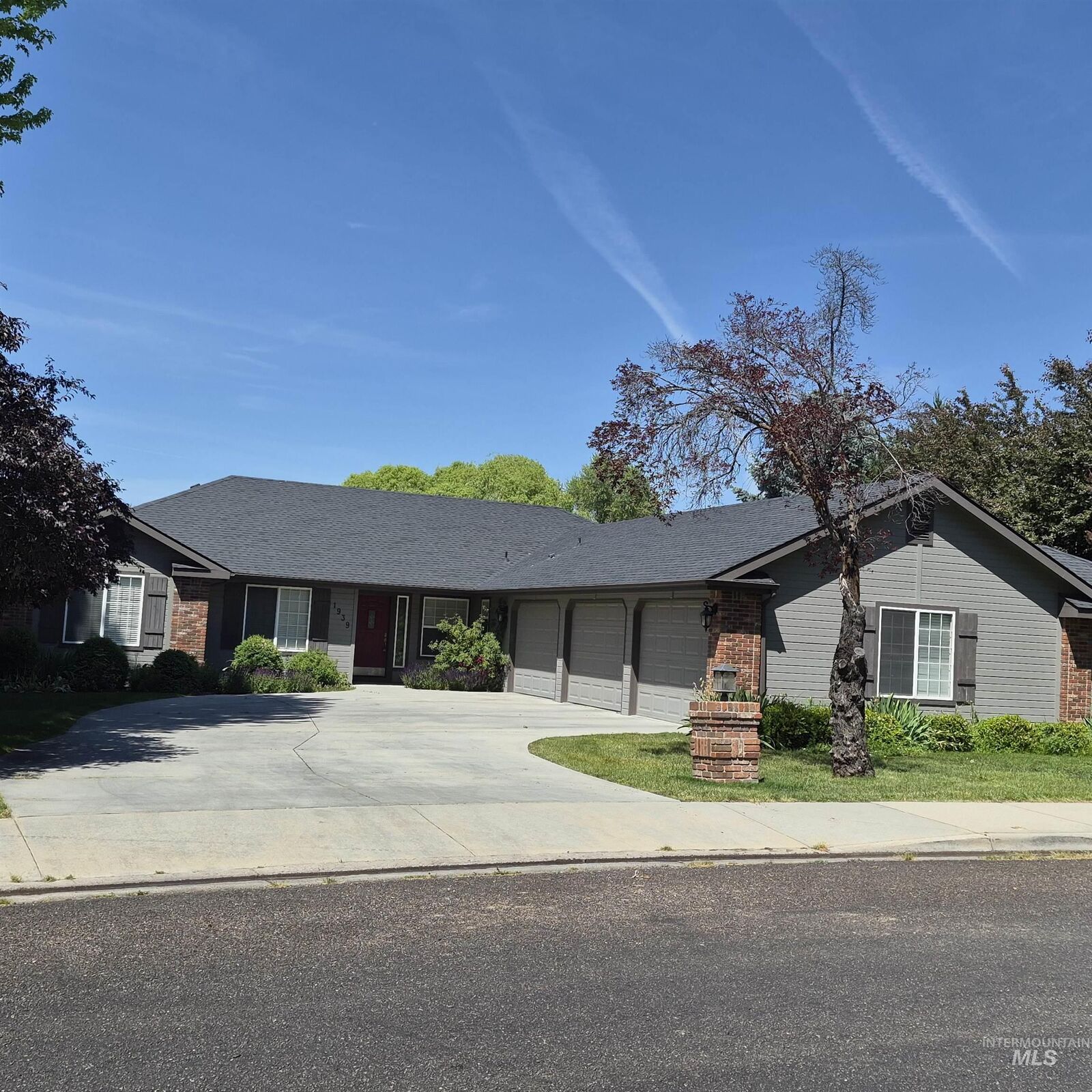 Property Photo:  1939 N Sevenoaks Way  ID 83616 