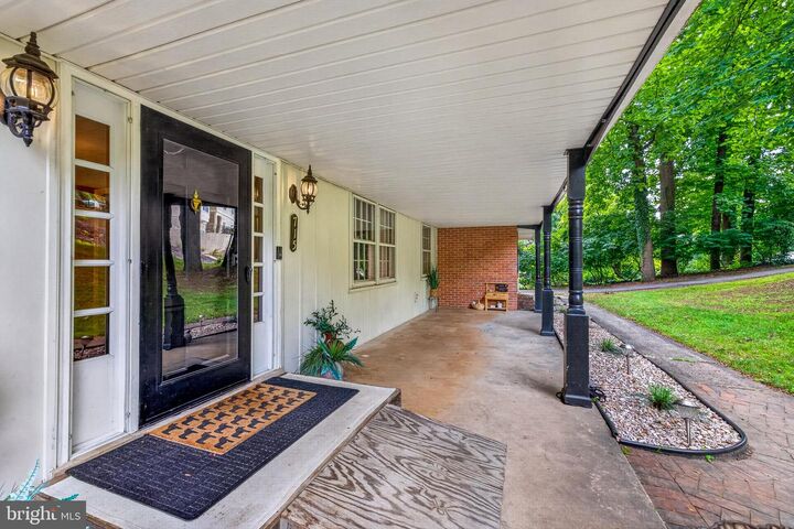 Property Photo:  715 Ambleside Drive  DE 19808 
