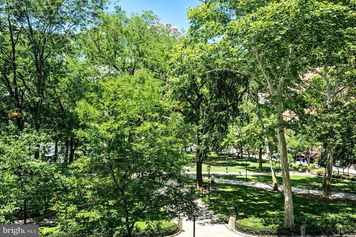 Property Photo:  1806 Rittenhouse Square 18 302  PA 19103 