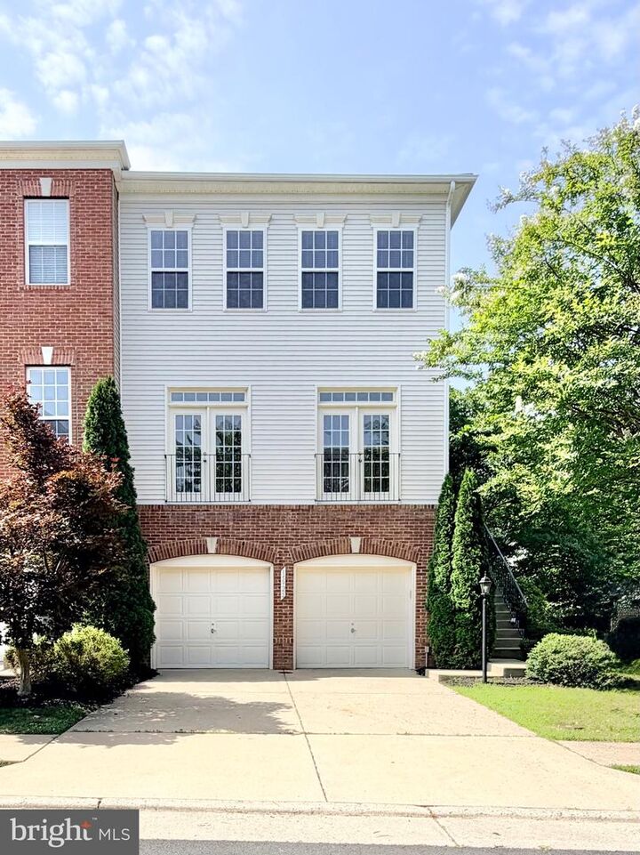 Property Photo: 15925 Greymill Manor Drive VA 20169