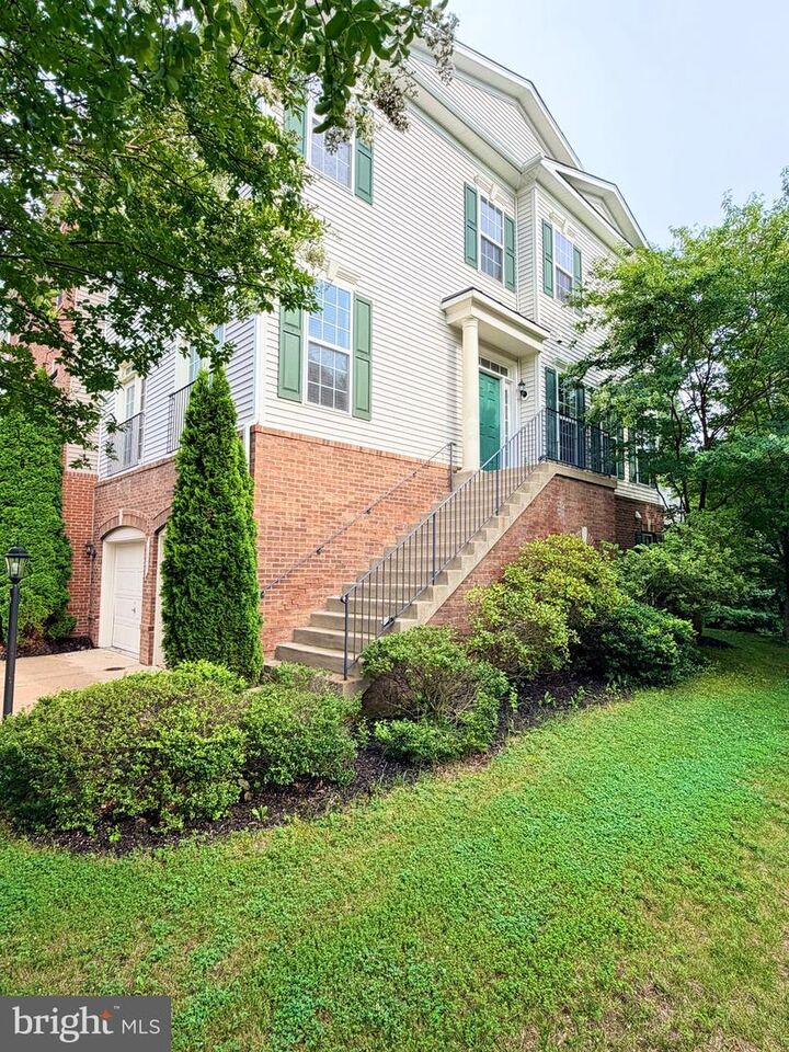 Property Photo:  15925 Greymill Manor Drive  VA 20169 