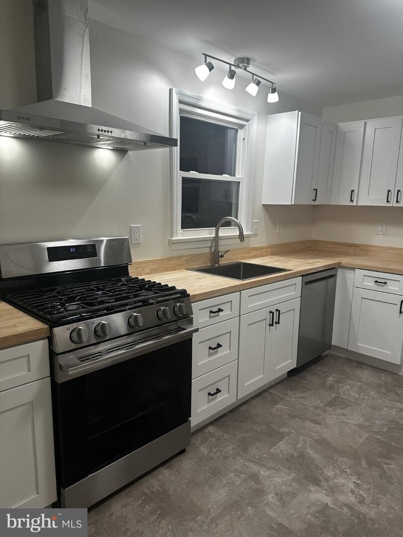 Property Photo:  51 Wallace Road  NJ 08550 