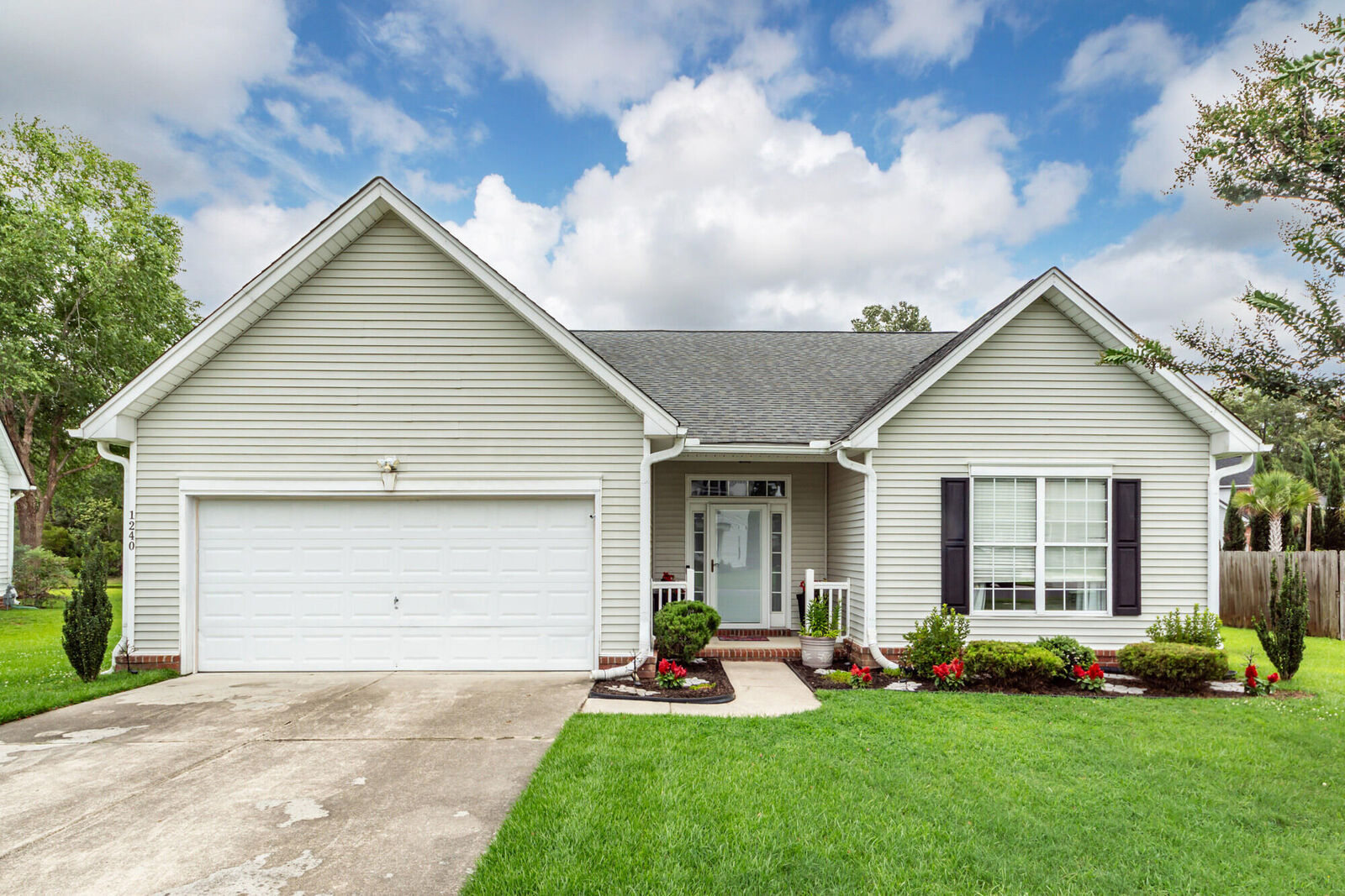 Property Photo: 1240 Creek Stone Way SC 29410