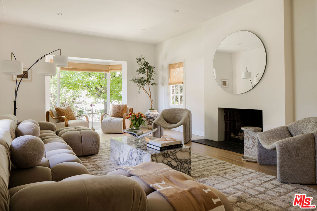 Property Photo:  2518 Canyon Dr  CA 90068 
