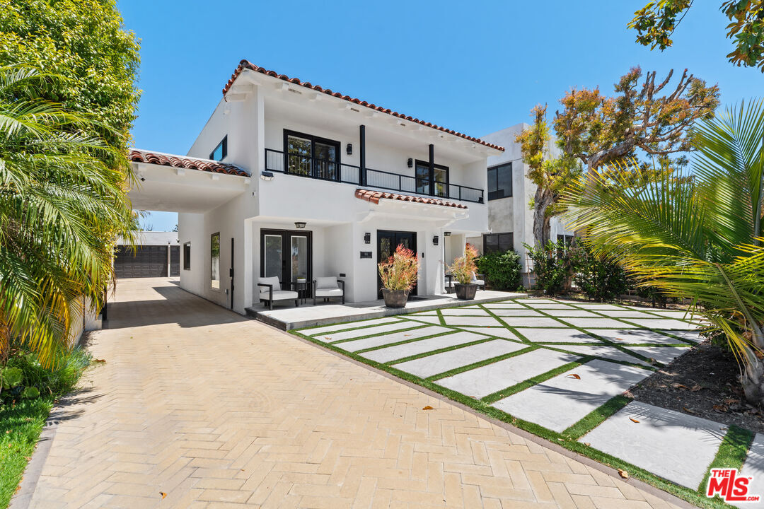 Property Photo: 916 Santiago Ave CA 90804