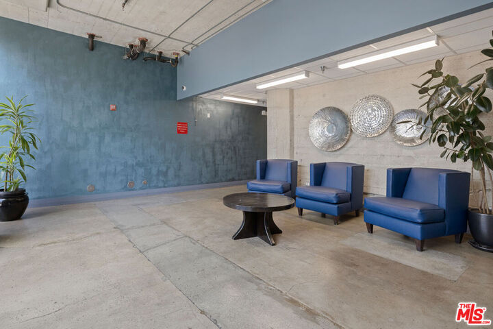 Property Photo:  825 E 4th St  CA 90013 