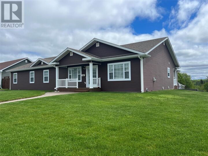 138 Harmsworth Drive — photo 1
