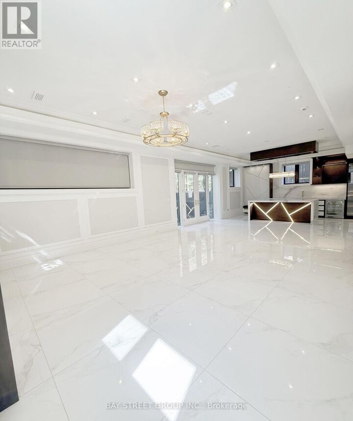 Property Photo: 172 Maplehurst Avenue ON M2N 3B9
