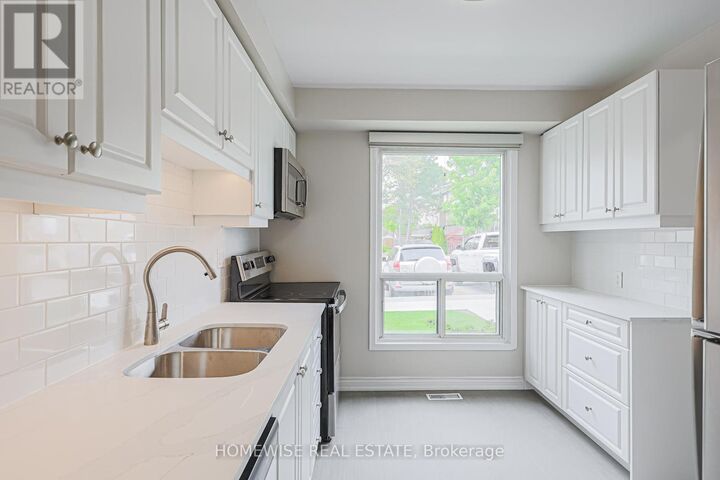 Property Photo:  560 Waverly Street North 25  ON L1J 5Y4 