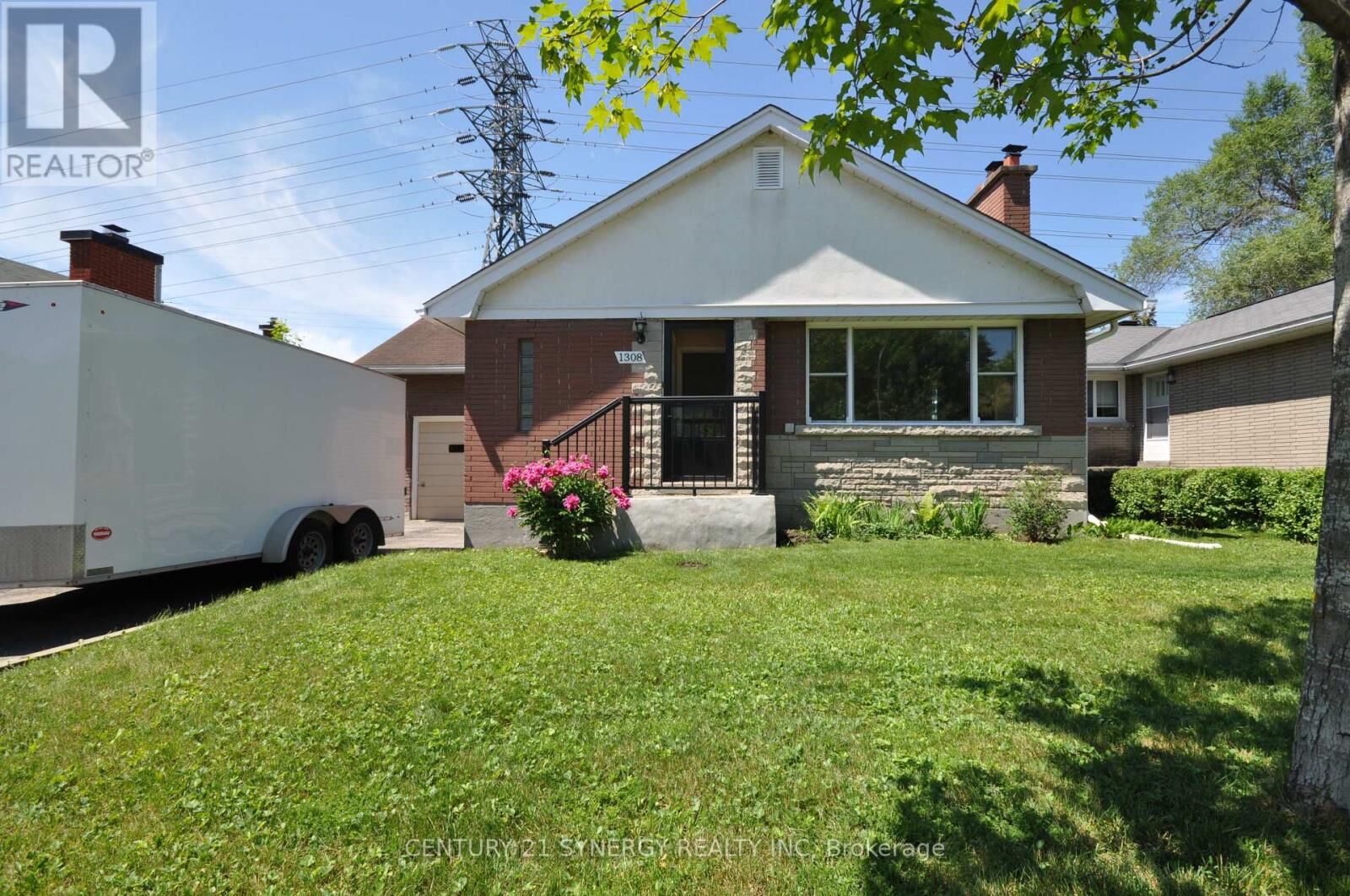 Property Photo:  1308 Erindale Drive  ON K2C 2G4 