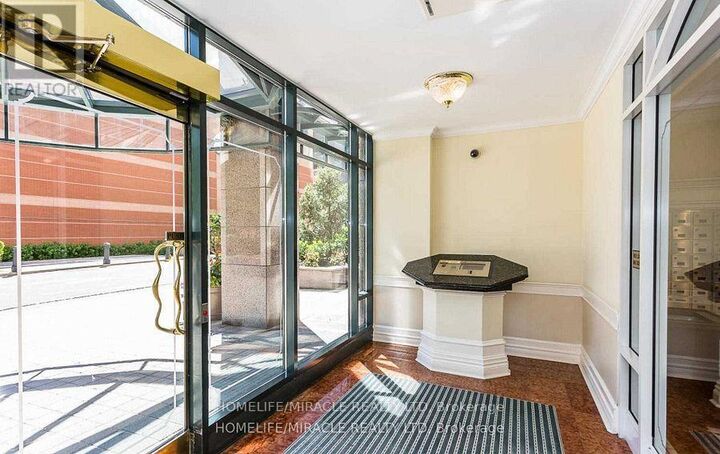Property Photo:  887 Bay Street 304  ON M5S 3K4 