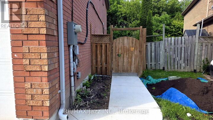 Property Photo: 9 Maconnachie Place Lower ON L1C 4M4
