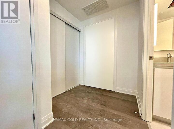 Property Photo:  4015 The Exchange 3602  ON L5B 0N9 