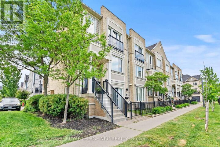 Property Photo: 5035 Oscar Peterson Boulevard 9 ON L5M 0P4