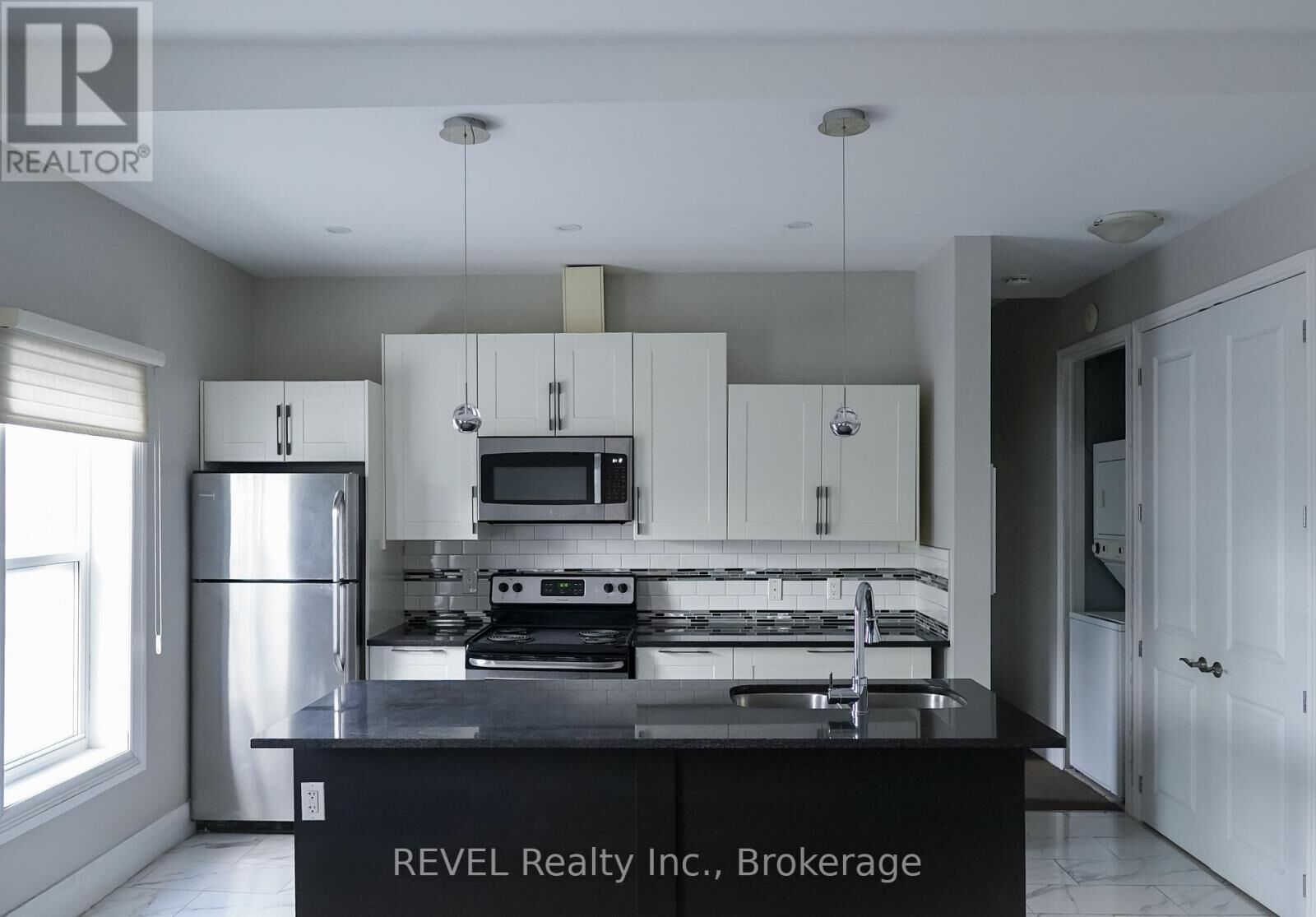 Property Photo:  18 Clairmont Street 2  ON L2V 1R1 
