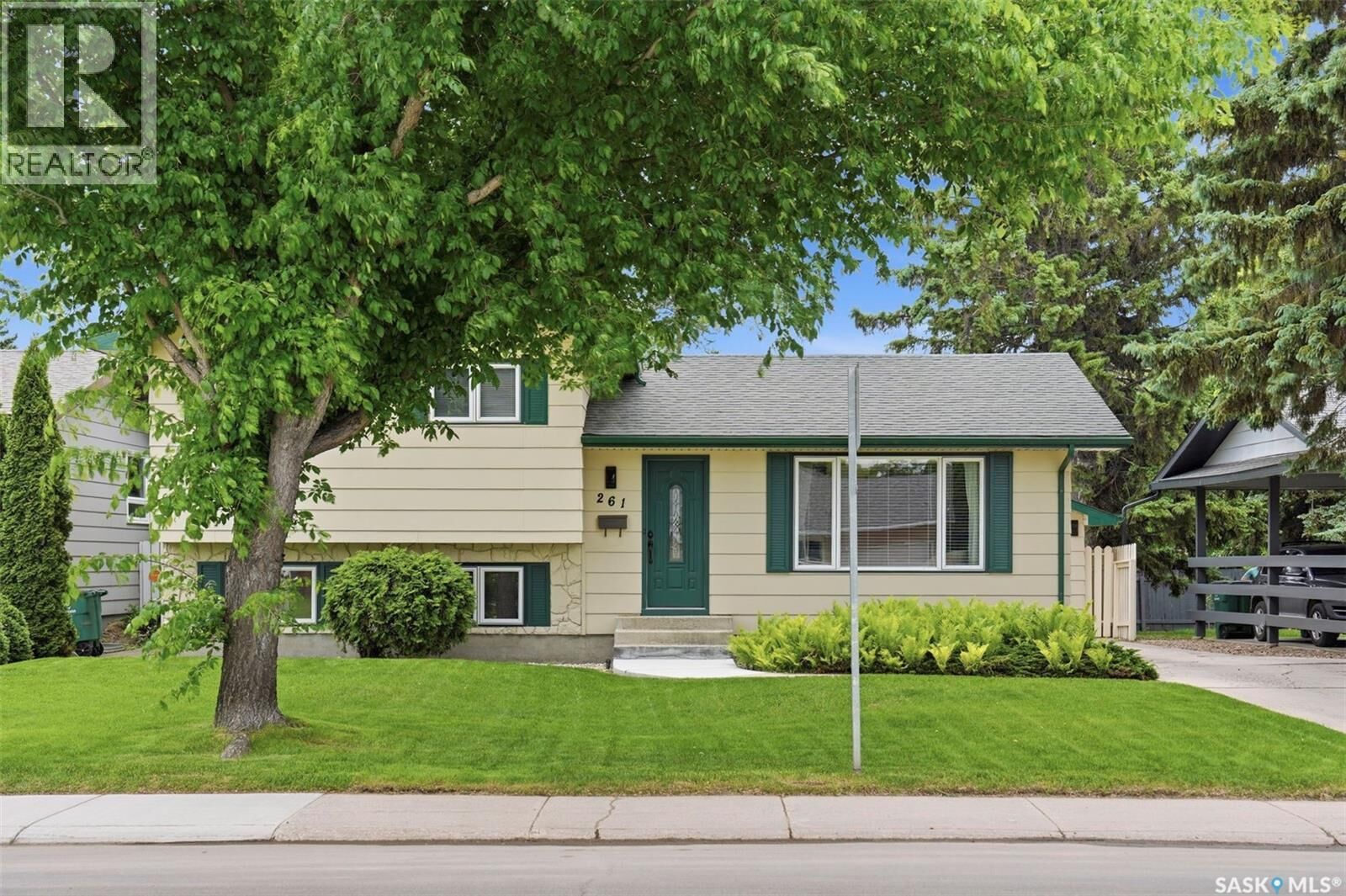Property Photo:  261 Assiniboine Drive  SK S7K 4A3 