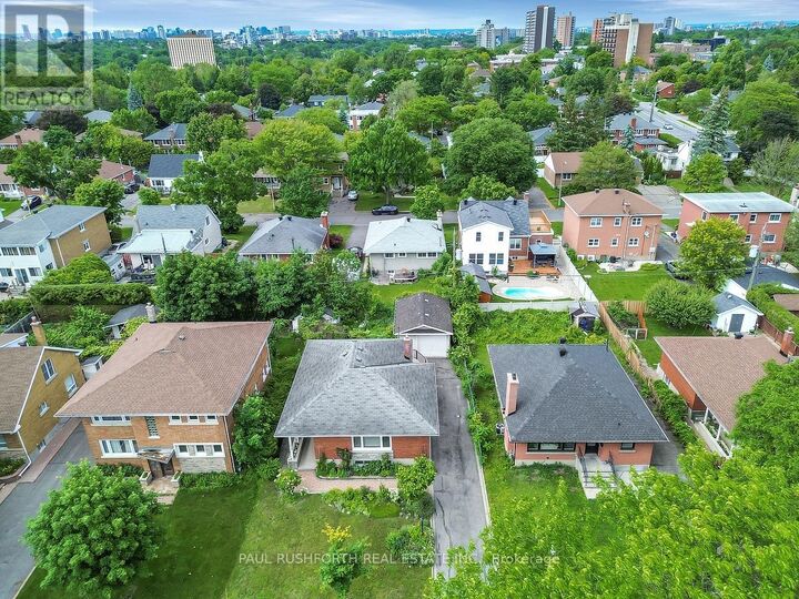 Property Photo:  1075 Secord Avenue  ON K1H 8C7 