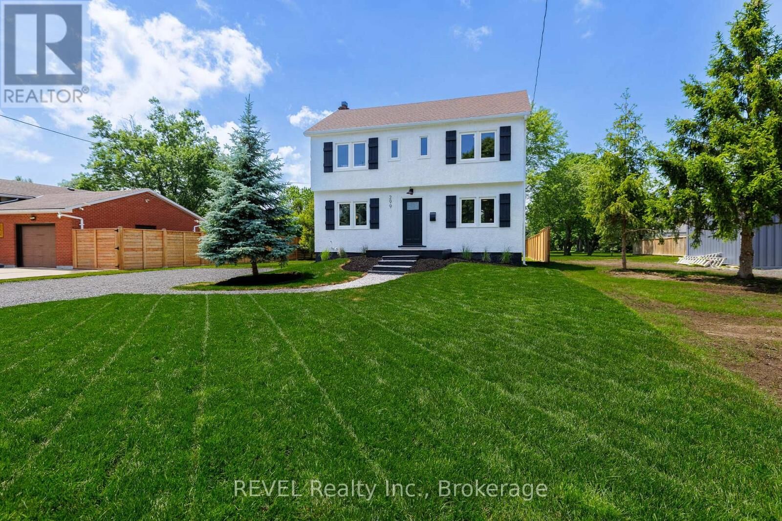Property Photo:  299 First Avenue  ON L3C 1Z1 
