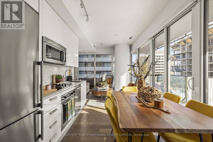 Property Photo: 42 Charles Street East 1702 ON M4Y 1T4