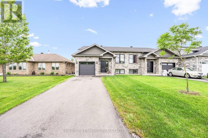 Property Photo: 358 Tollgate Road ON K6H 0J4