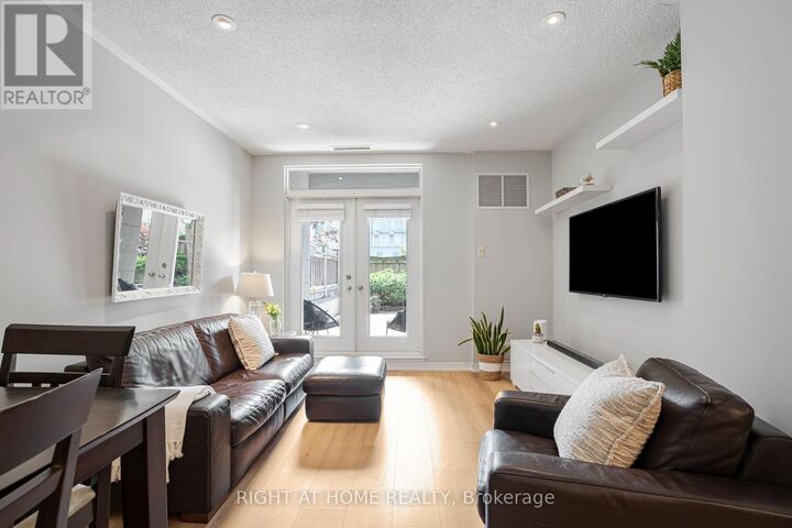 Photo de la propriété:  245 Dalesford Road 117  ON M8Y 4H7 