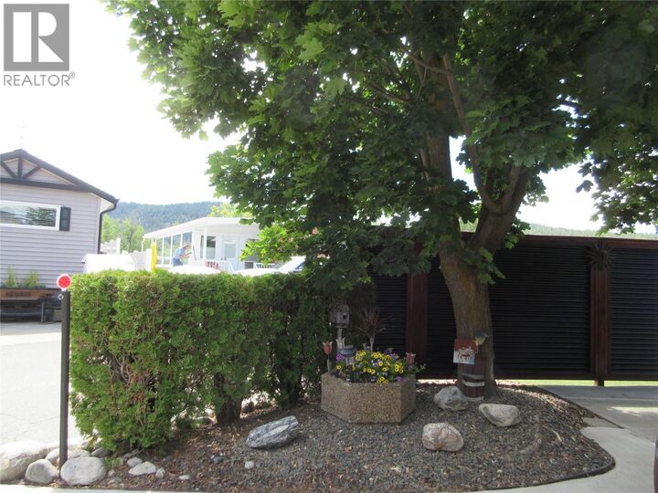 Property Photo: 415 Commonwealth Road 835 BC V4V 1P4