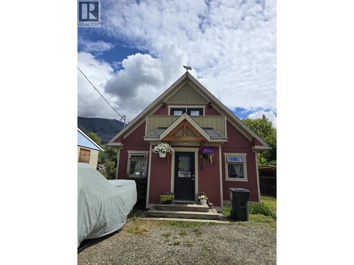 Property Photo: 886 4th Avenue BC V0J 2E0