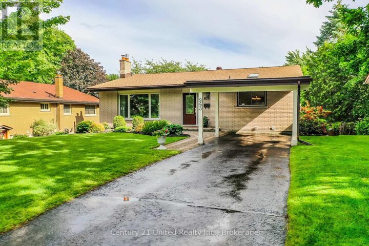 Property Photo: 963 Ellesmere Avenue ON K9H 7A9