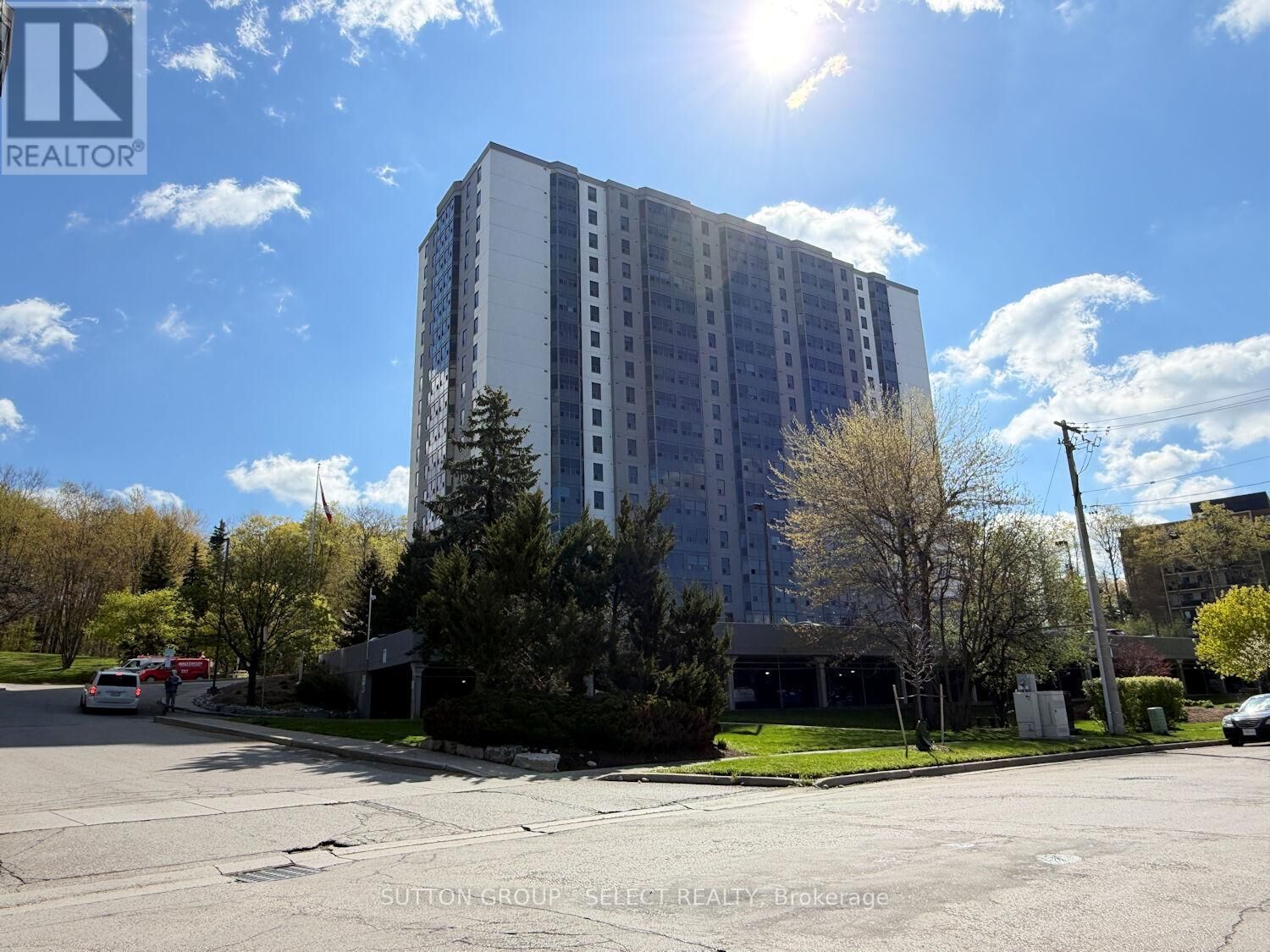 Property Photo: 55 Green Valley Drive 1902 ON N2P 1Z6