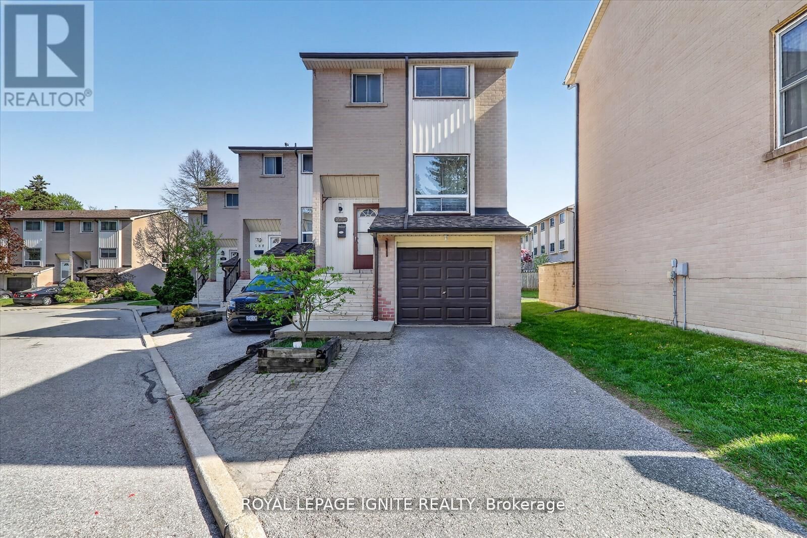 Property Photo:  41 Collinsgrove Road 190  ON M1E 4Z1 