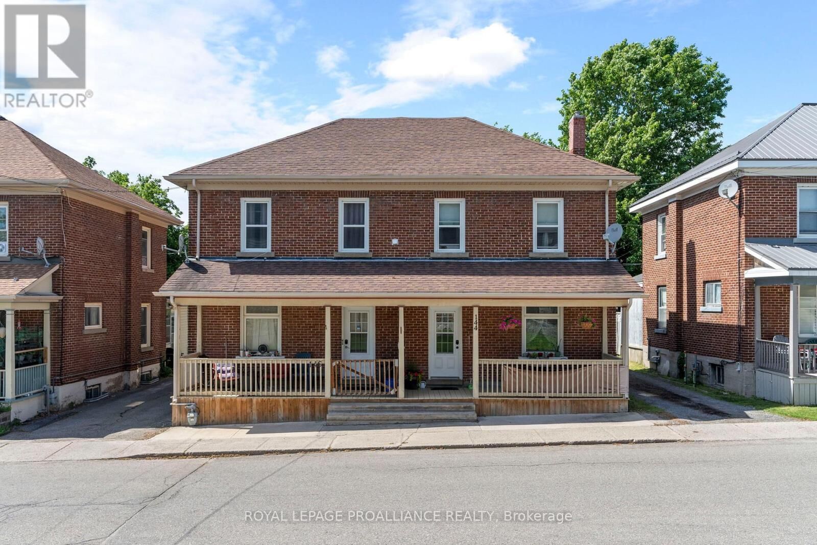 Property Photo: 144-146 George Street ON K6V 3W2