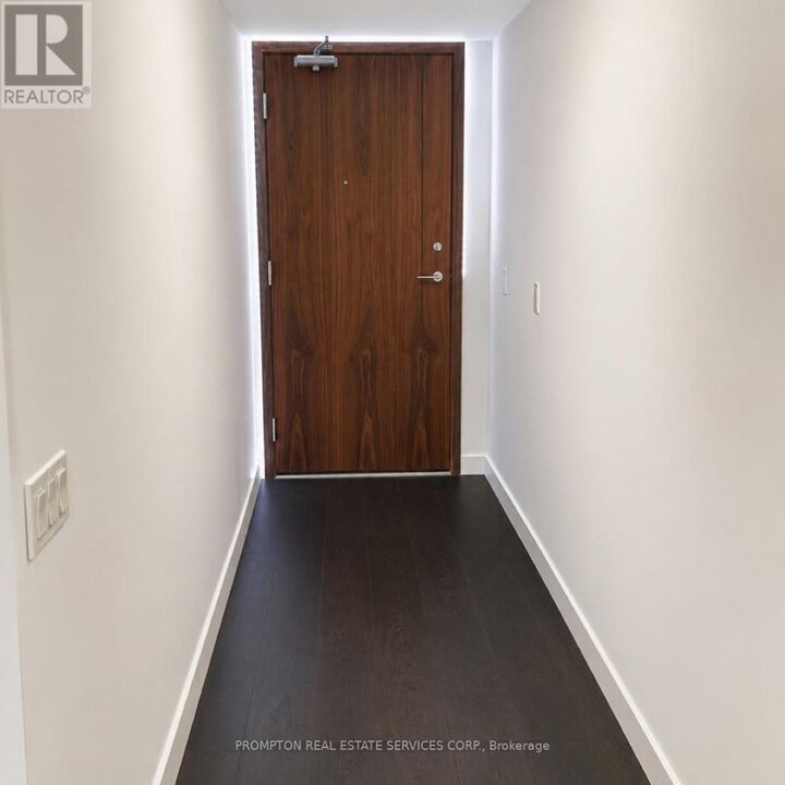 Property Photo: 3 Concord Cityplace Way 4807 ON M5V 0X4