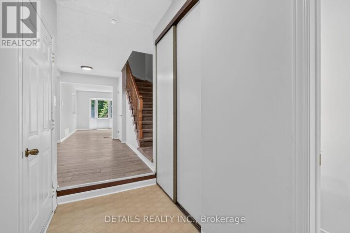 Property Photo:  122 Ashpark Crescent  ON K1T 3N6 