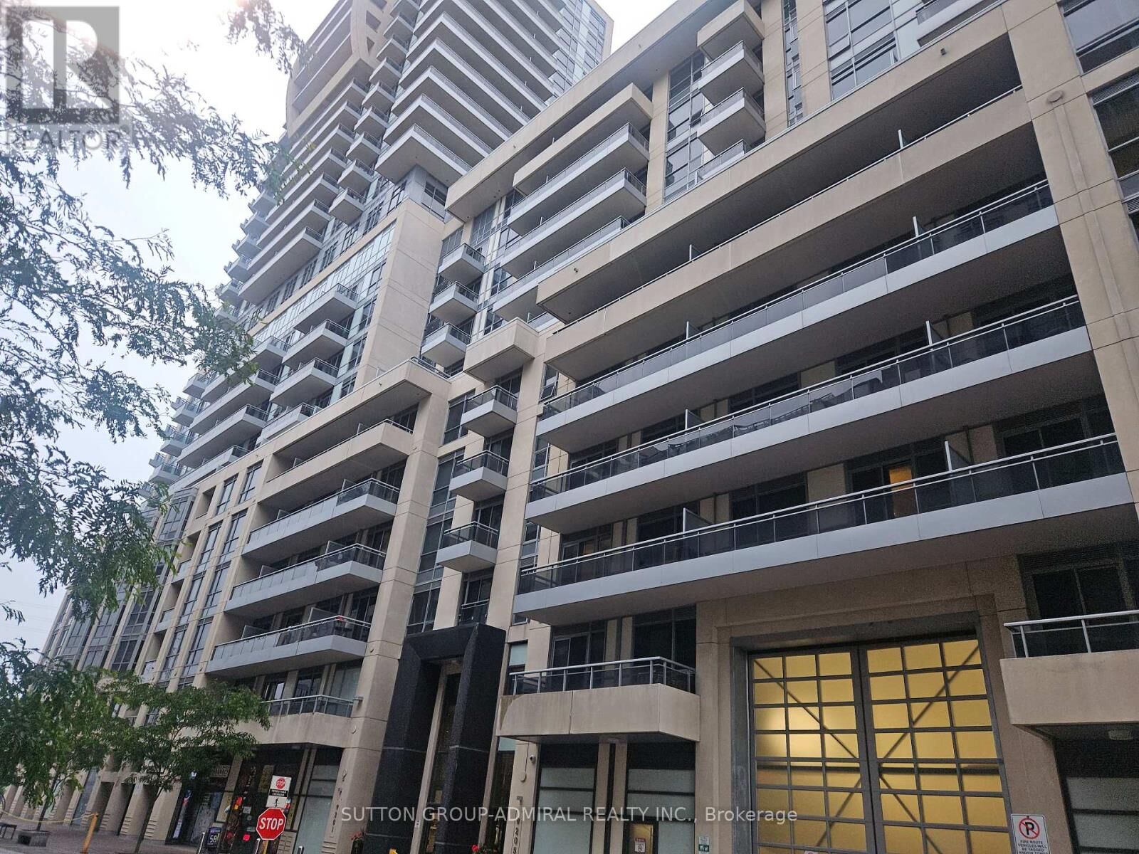 Property Photo: 9205 Yonge Street 1709 ON L4C 1V5