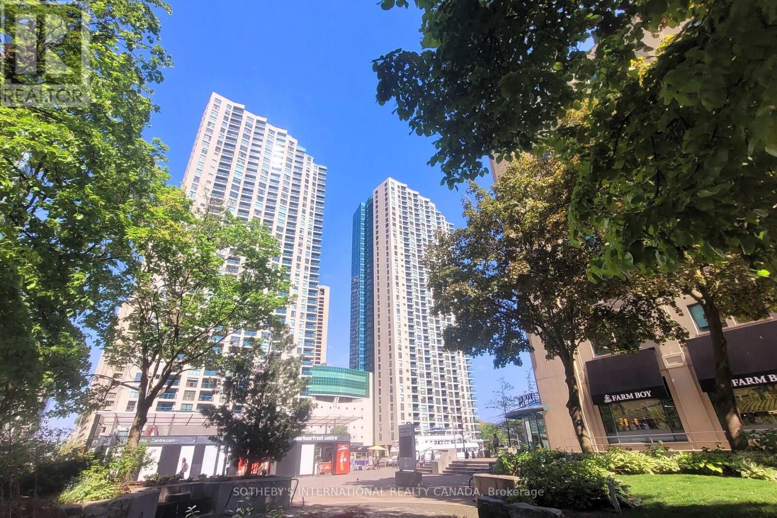Property Photo:  77 Harbour Square 2210  ON M5J 2S2 