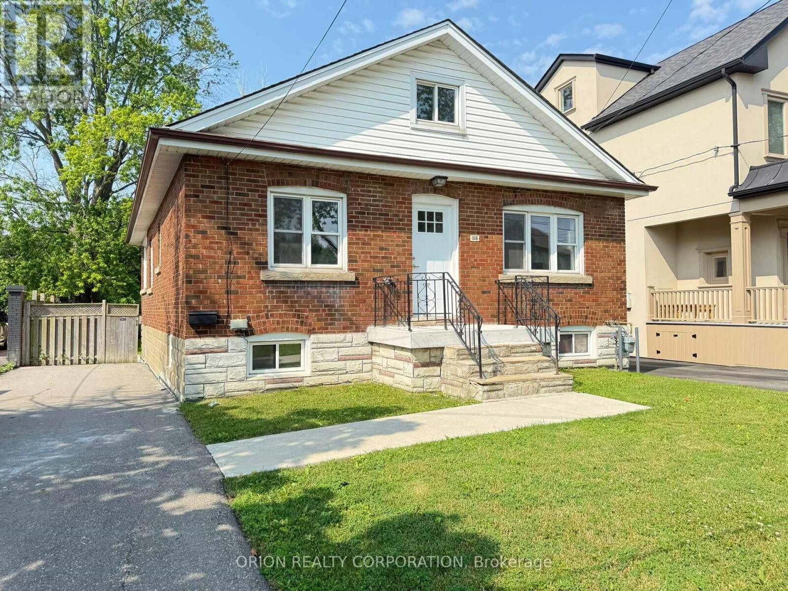Property Photo: 1016 Haig Boulevard ON L5E 2M5