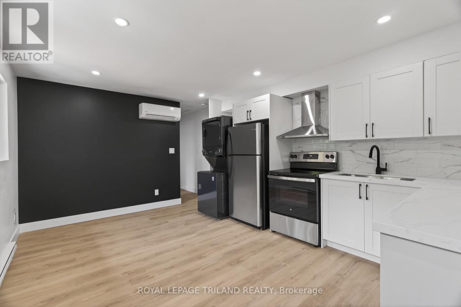 Property Photo:  1015 Eagle Drive 3  ON N5Z 3H4 