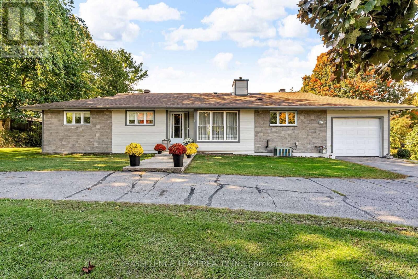 Property Photo:  7 Hillview Circle  ON K0B 1R0 