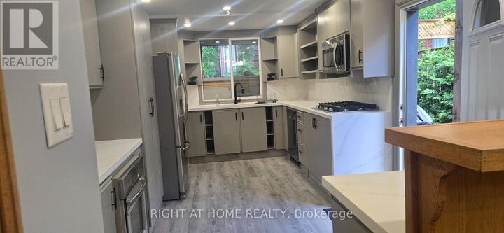 Property Photo:  258 Howland Avenue  ON M5R 3B6 