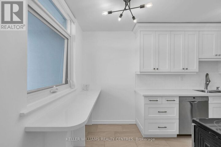 Property Photo: 7811 Yonge Street 407 ON L3T 4S3