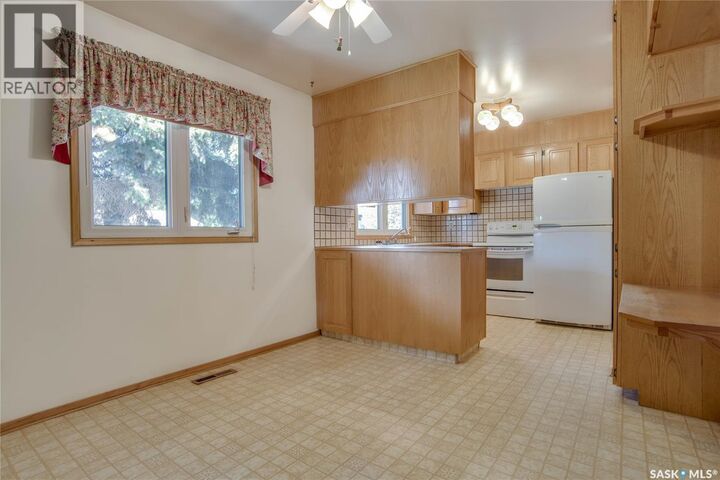 Property Photo: 1701 Prince Of Wales Avenue SK S7K 3E6