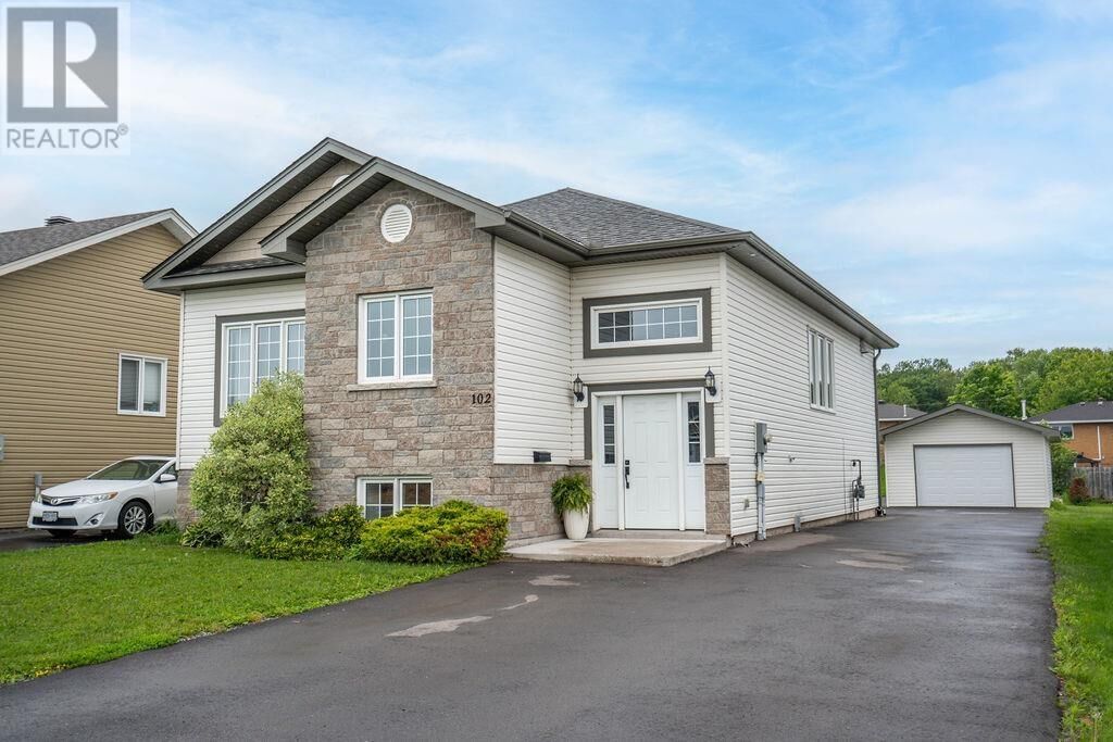Property Photo:  102 Central Creek Dr  ON P6C 6H3 