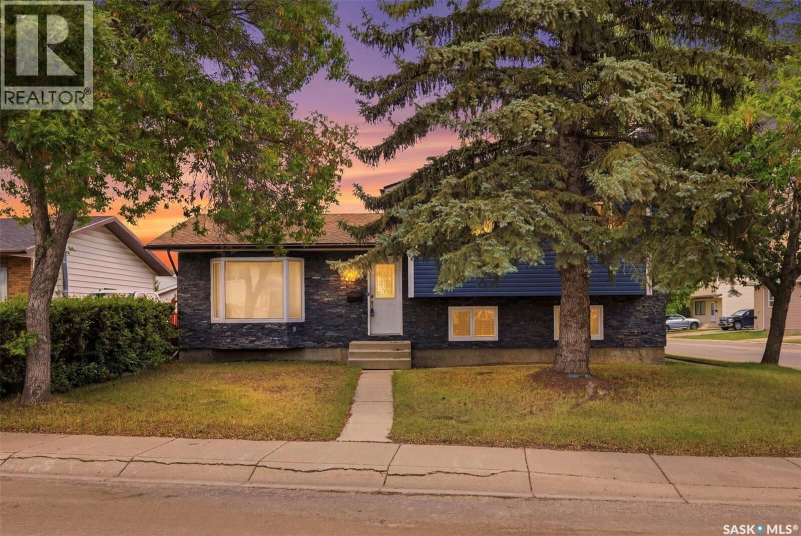 Property Photo: 483 Wakabayashi Crescent SK S7K 7M6