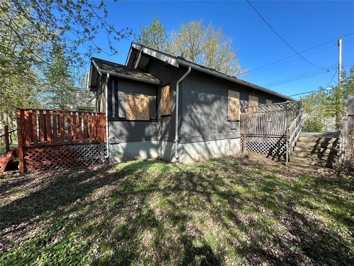 Property Photo: 17 Cedar Street MB R0E 1M0
