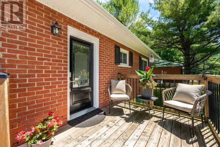 Photo de la propriété:  471 Lyndhurst Road  ON K0E 1N0 