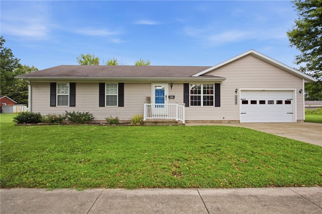 Property Photo: 205 N Saint Clair Street IL 62411