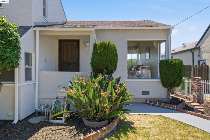 Property Photo: 10517 Voltaire Ave CA 94603