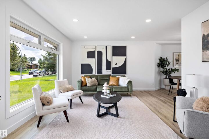 Property Photo: 7004 93 Avenue NW AB T6B 0W6